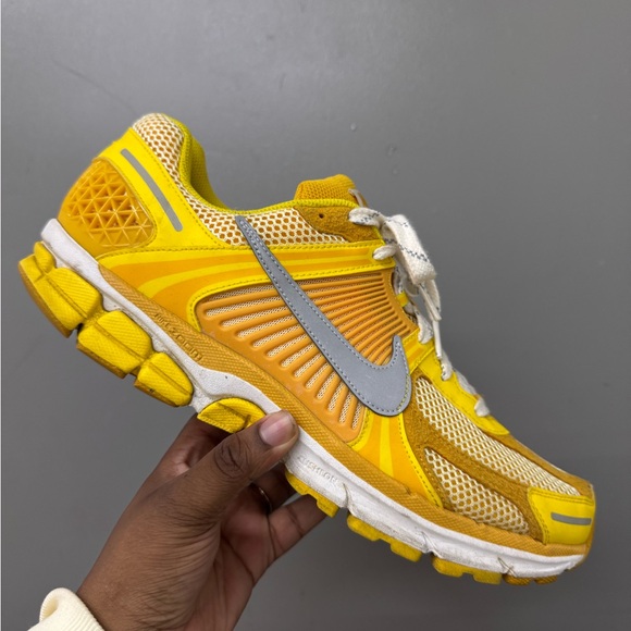 Nike zoom Vomero 5 in Yellow Ochre sneakers men’s size 13M - Picture 1 of 8